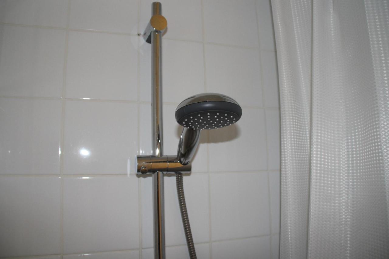 Pyrene Holidays - Residence La Fontaine - Studios Cozy A 10Mn A Pied Des Thermes Bagneres-de-Bigorre Bagian luar foto