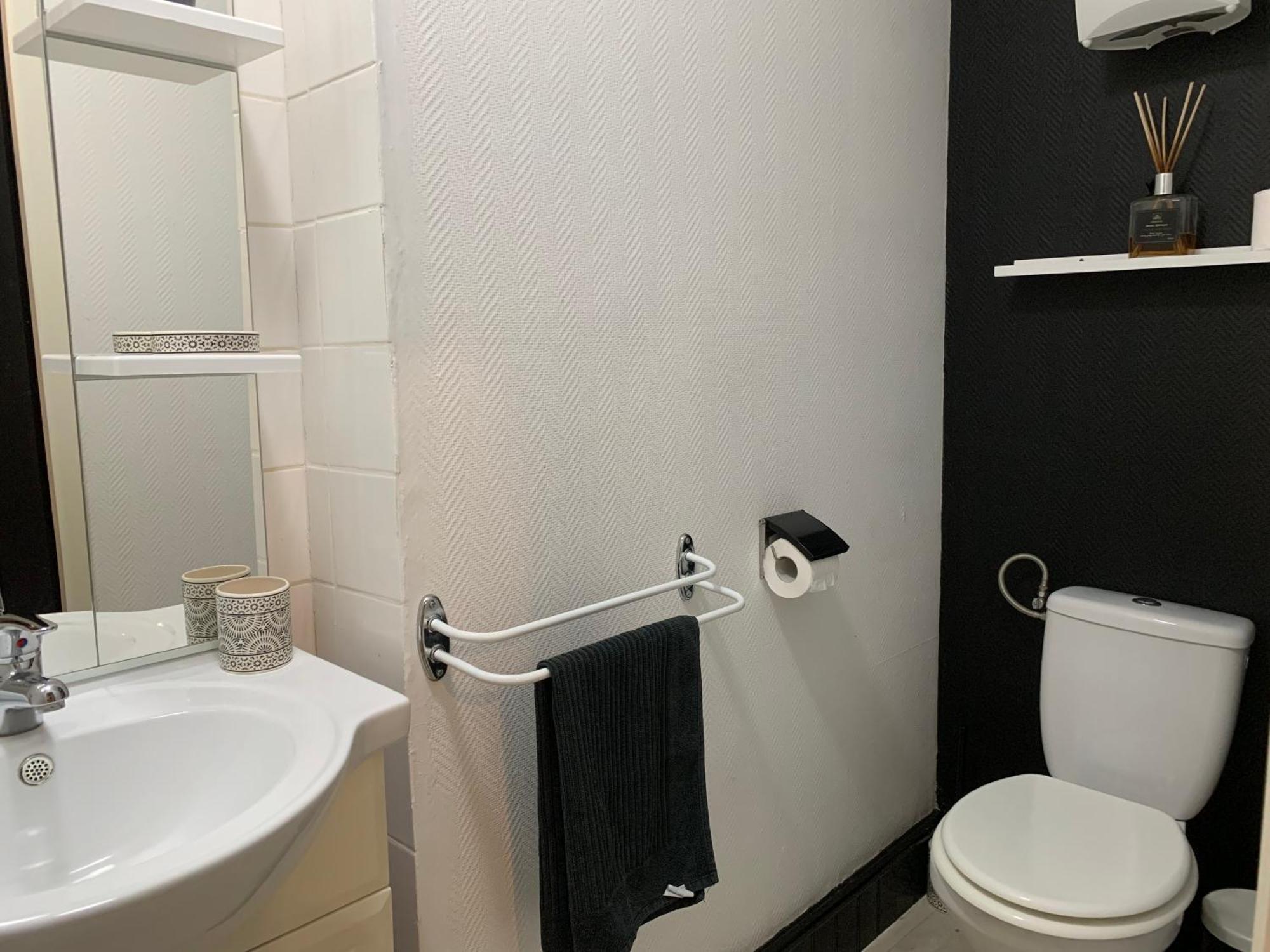 Pyrene Holidays - Residence La Fontaine - Studios Cozy A 10Mn A Pied Des Thermes Bagneres-de-Bigorre Bagian luar foto